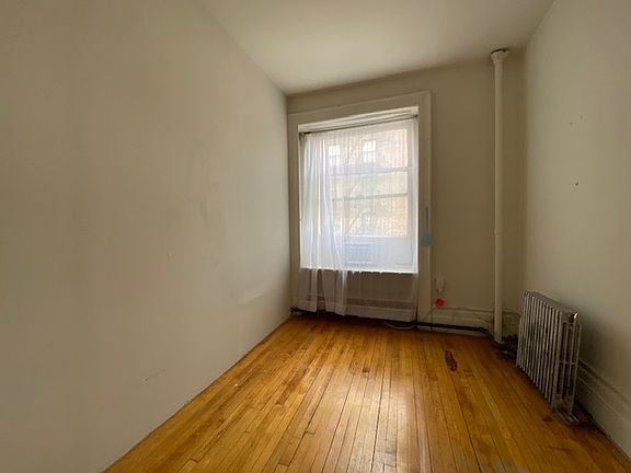 3rd image of 302 W 109th St APT 5