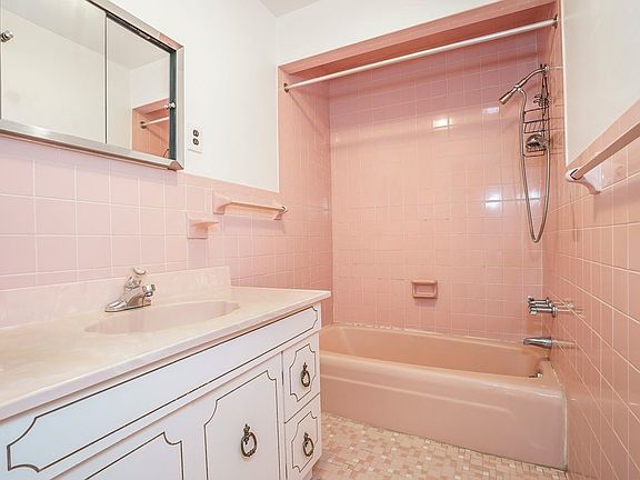 4th image of 50 Courter Ave #1