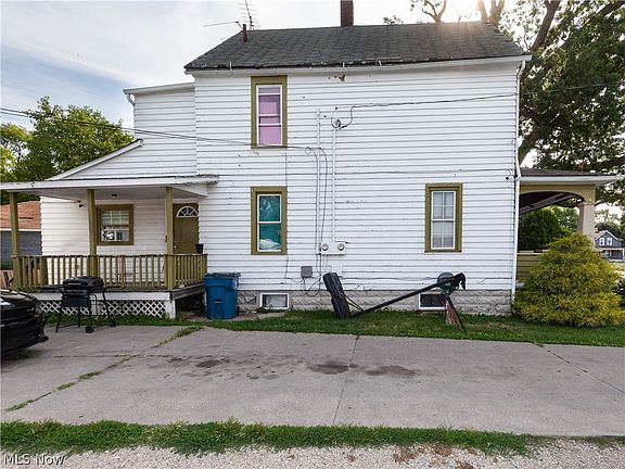 4th image of 700 W 17th St