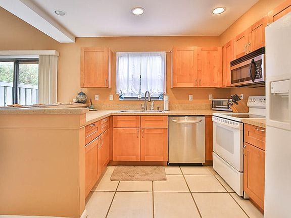4th image of 429 N Cypress Dr APT D