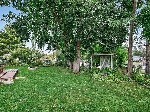 4th image of 438 19th Ave N