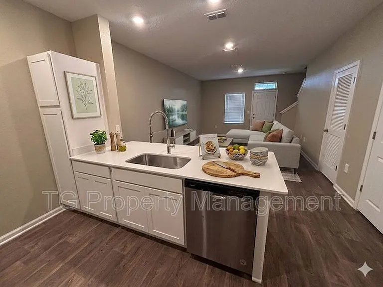 903 Rivertree Pl — Photo 8