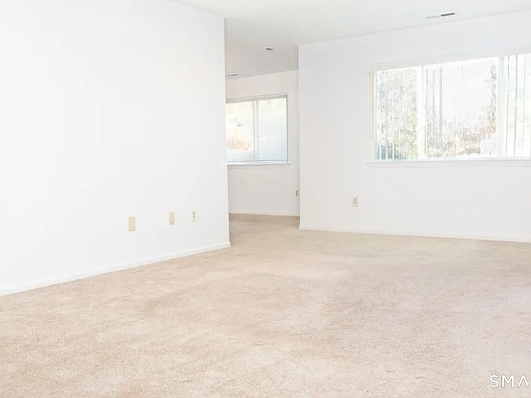211 Windgate Cir #B — Photo 11