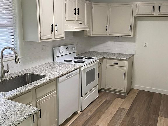 5th image of 203 Chaumont Dr