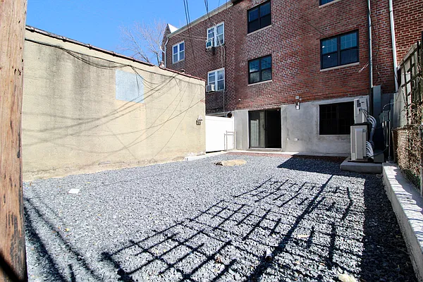 Rented by New York Realty Minimax Inc | media 2