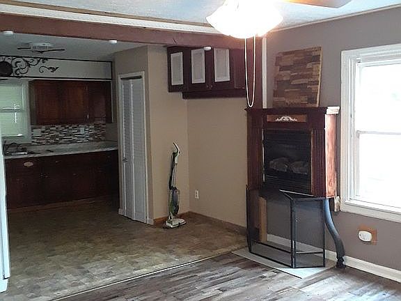 2nd image of 214 Hillside Ter