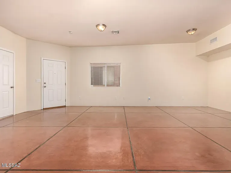 533 W San Xavier St — Photo 4