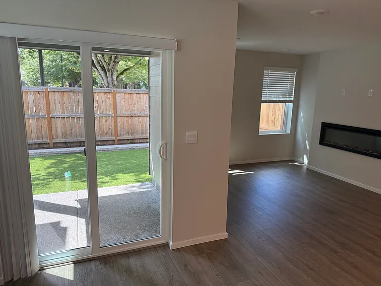 1102 SE 193rd Pl — Photo 9