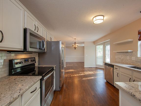 2nd image of 2202 Falcon Creek Dr