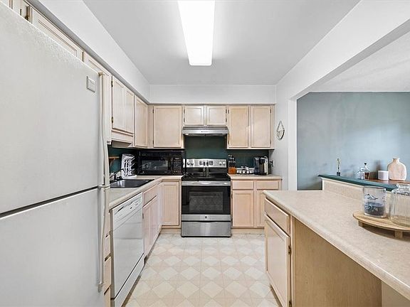 4th image of 3078 Meadow Brook Ct