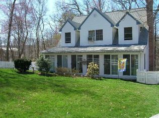 6 Oriole Rd, Oak Ridge, NJ 07438