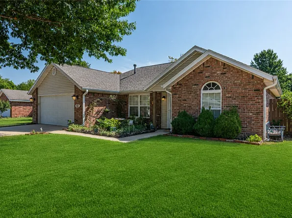 838 S Regency Dr, Fayetteville, AR 72701