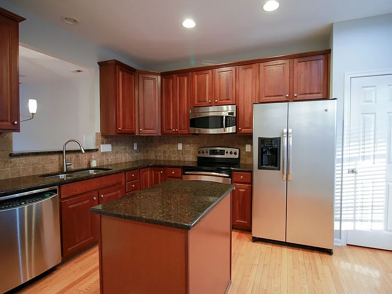 264 W Bland St — Photo 29