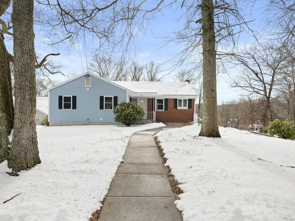 7 Sunniecrest Drive, Waterford, CT 06385