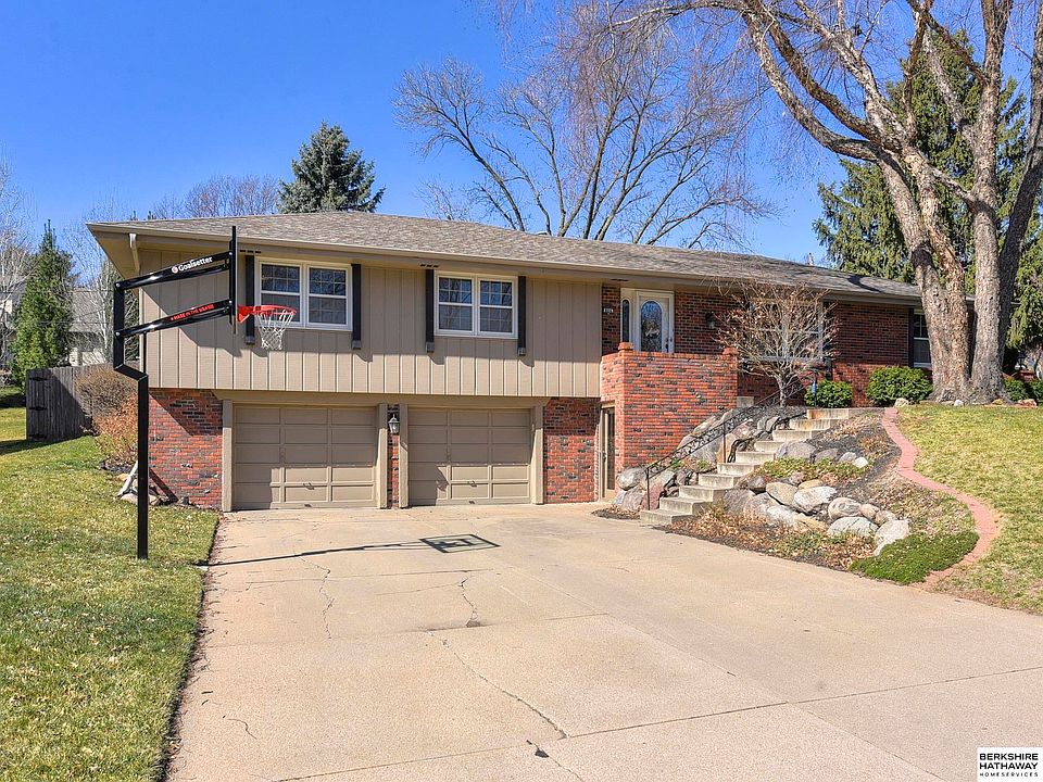 1st image of 804 S 131st St