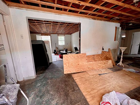 4th image of 2255 Vivian Dr