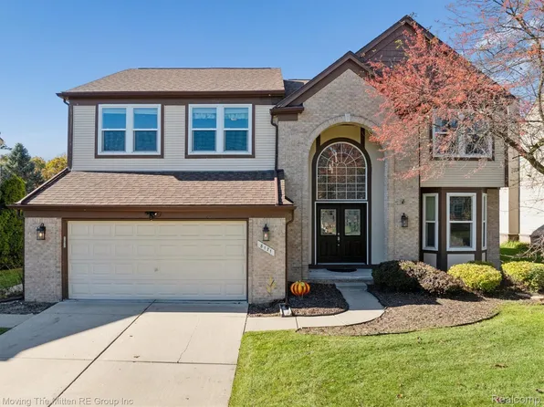 8171 Saint Johns Dr, Westland, MI 48185