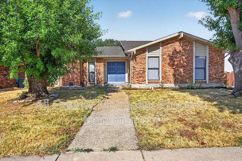 1800 Tree Line Dr
