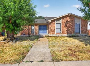 1800 Tree Line Dr, Carrollton, TX 75007