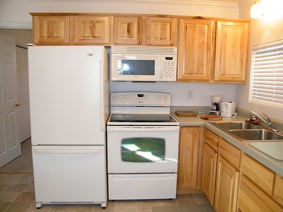 3rd image of 352 Parker Ave