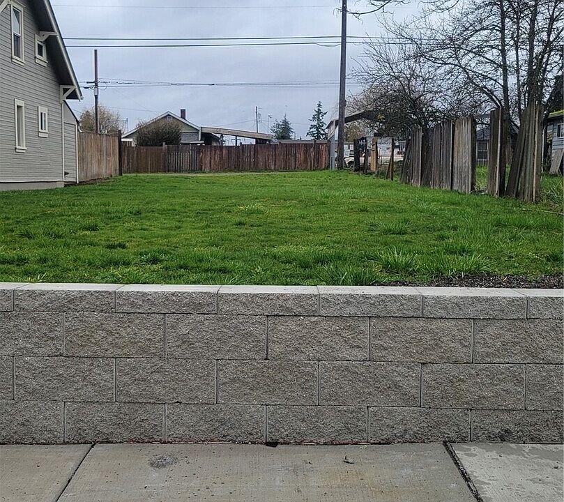 2nd image of 1021 E 64th Street