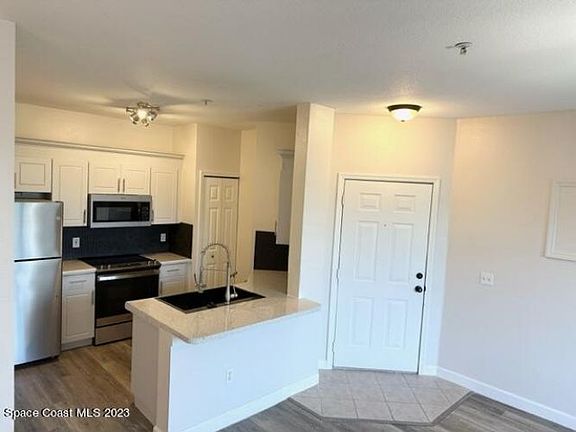 5th image of 5692 Star Rush Dr APT 206