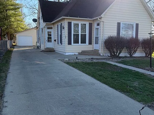 545 Woodland Dr, Mt Zion, IL 62549