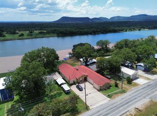3320 River Oaks Dr, Kingsland, TX 78639