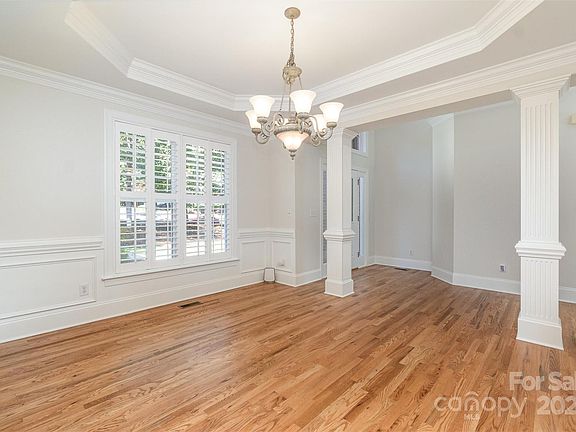 4th image of 117 Shavender Dr