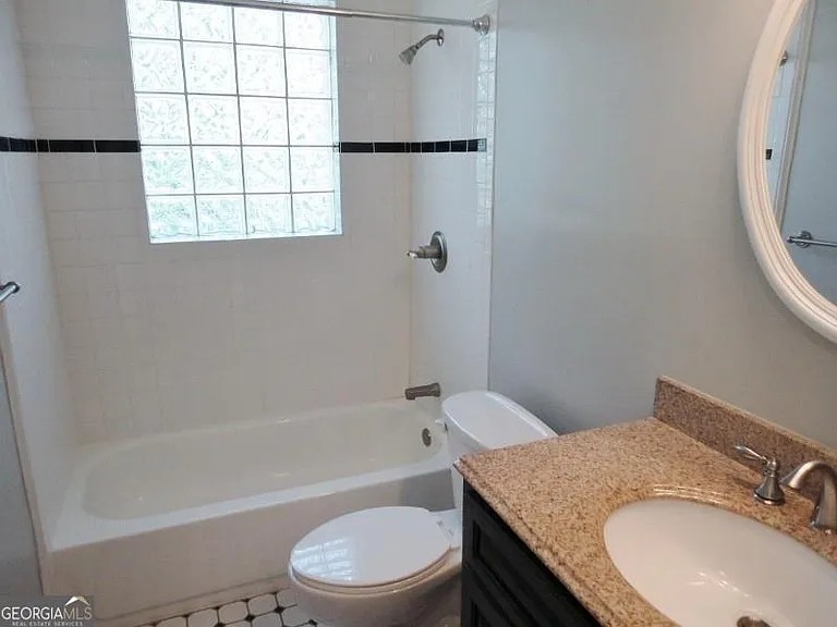 49 Leslie St — Photo 34