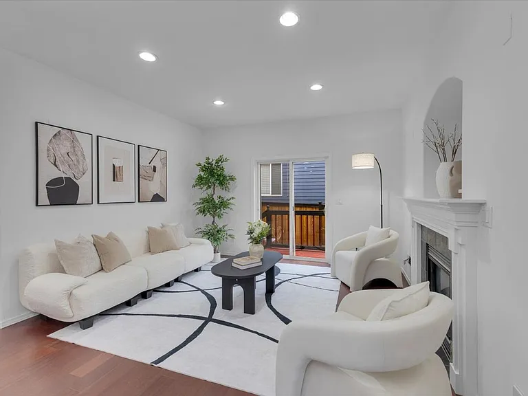 12421 NE 103rd Pl — Photo 16