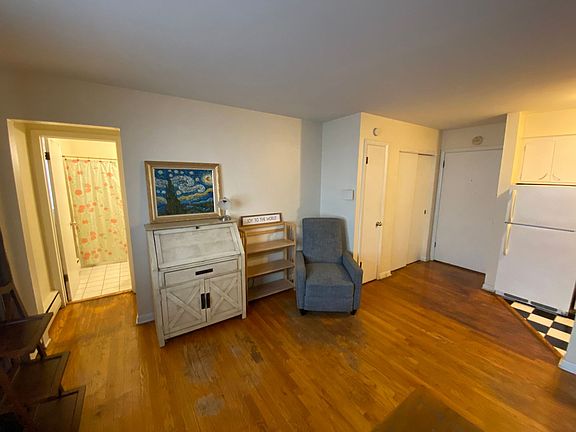 5th image of 1579 N Farwell Ave APT 202