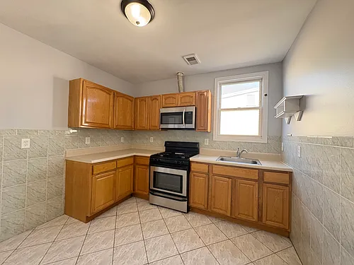 249 Inslee Pl #3L Photo 1