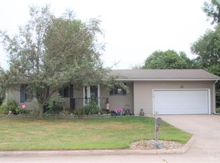 22 Charlestown Sq, Mason City, IA 50401