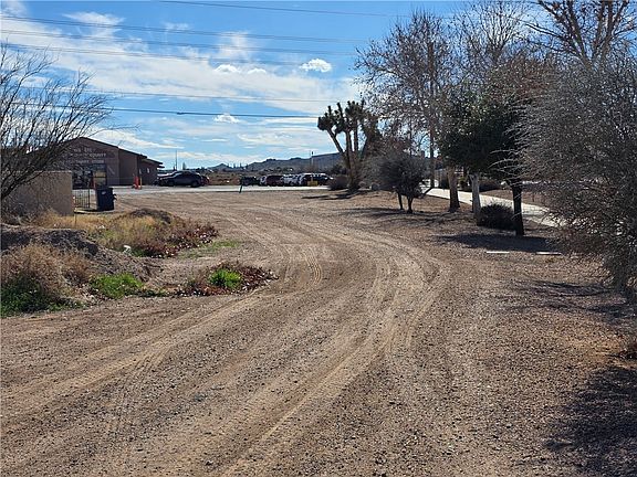 4th image of N Van Nuys Rd