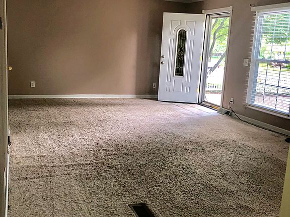 5th image of 122 Bromwich Ln