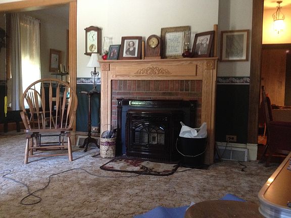 Pellet burner with mantel