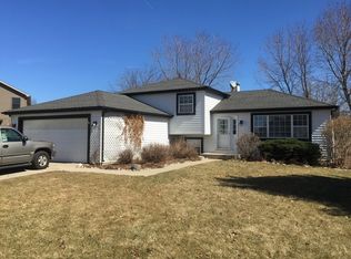 332 Meadows Dr, Sugar Grove, IL 60554