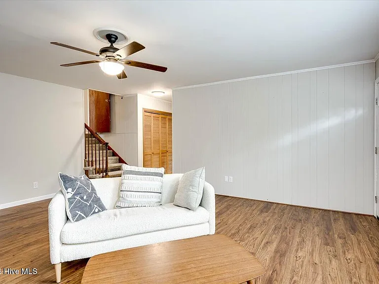 933 Campbellton Dr — Photo 11