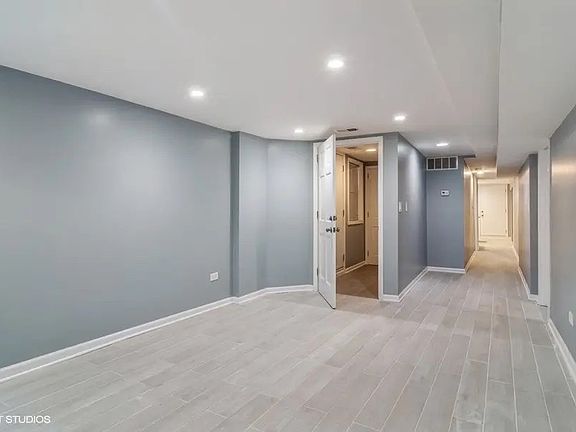 3rd image of 1927 N Lawndale Ave #B