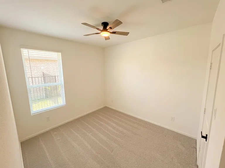 2613 Lago Costa Dr — Photo 23