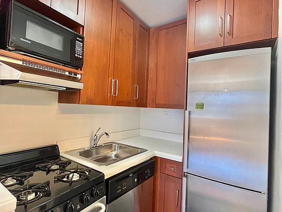 4th image of 333 E 84th St APT 4a