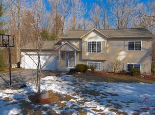 7463 Oak Ridge Ct, Howard City, MI 49329