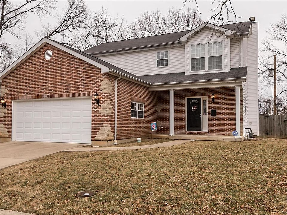 Low Maintenance Exterior! Decorative Brick/Stone