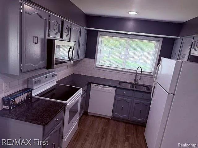 15012 Congress Dr — Photo 8