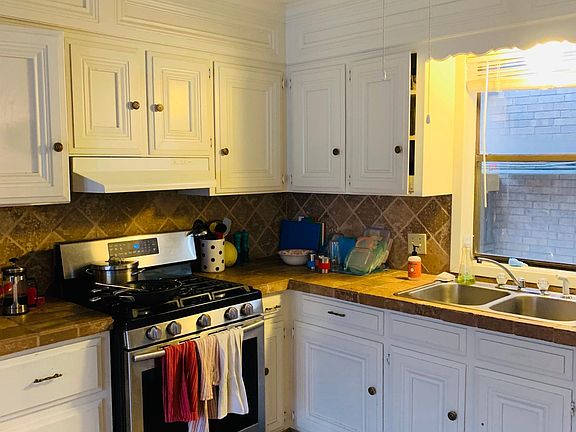 3rd image of 1202 Charles Ct