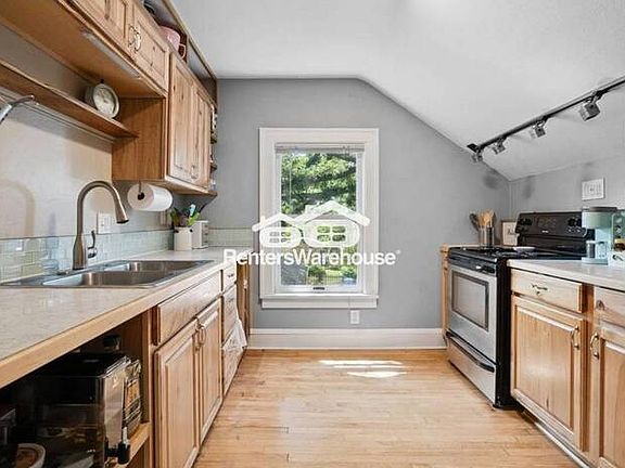 3rd image of 1511 Branston St #3