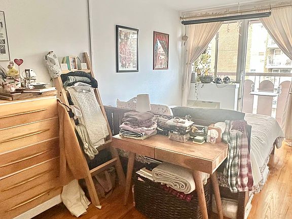 5th image of 422 E 10th St #6F*