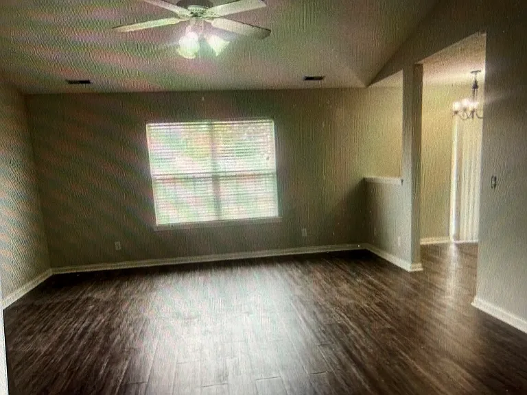 406 Camden Cir — Photo 2