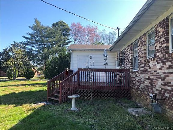 4th image of 2225 Linwood St
